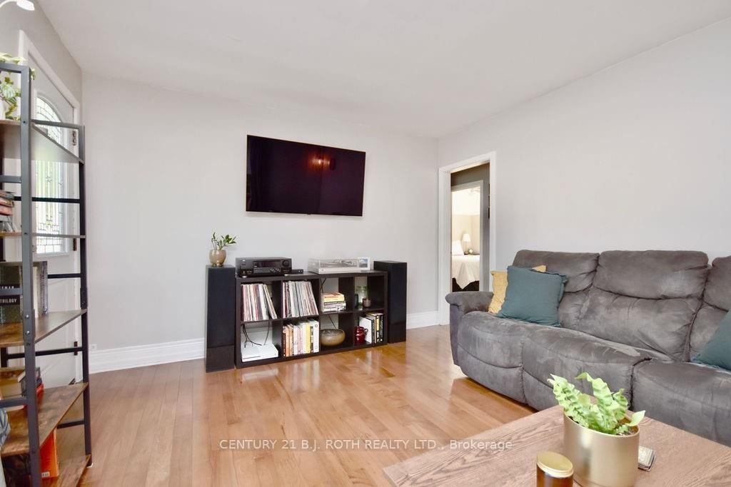 Listing Image 9