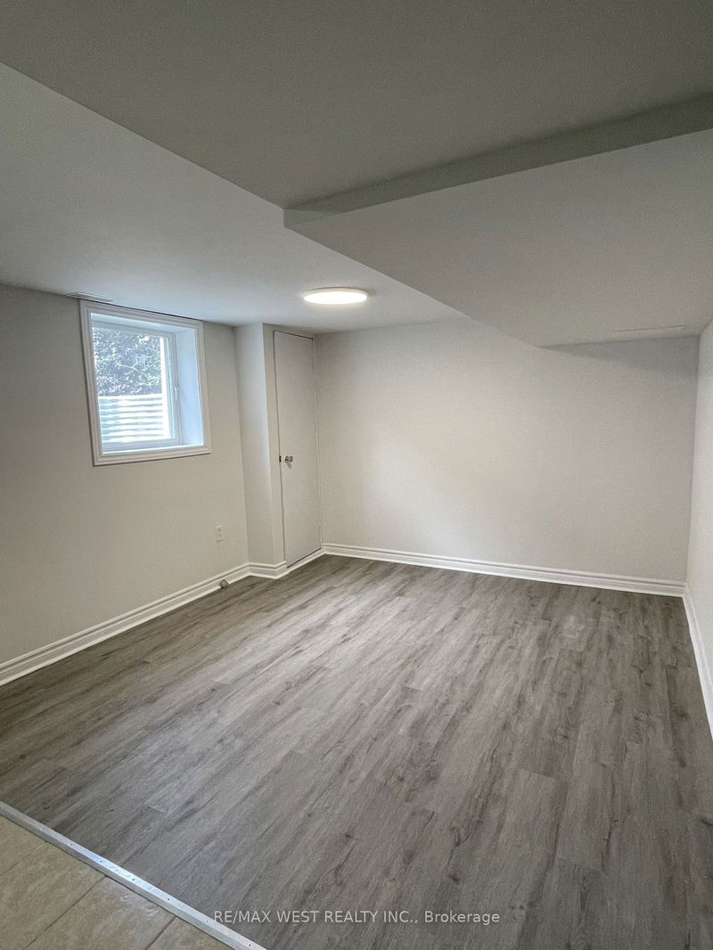 home for lease on BSMT-153 Codrington Street