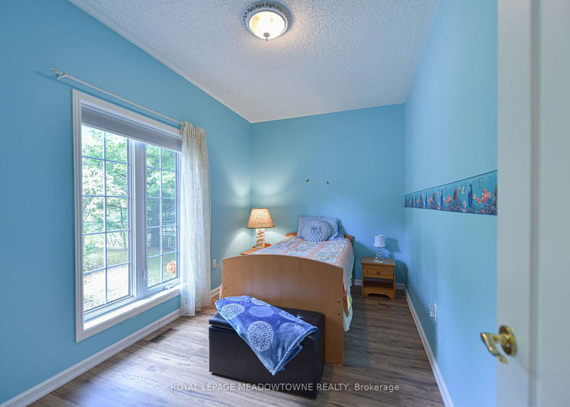 4 Beechwood Cres  Oro-Medonte, L0L 1T0 | Image 11