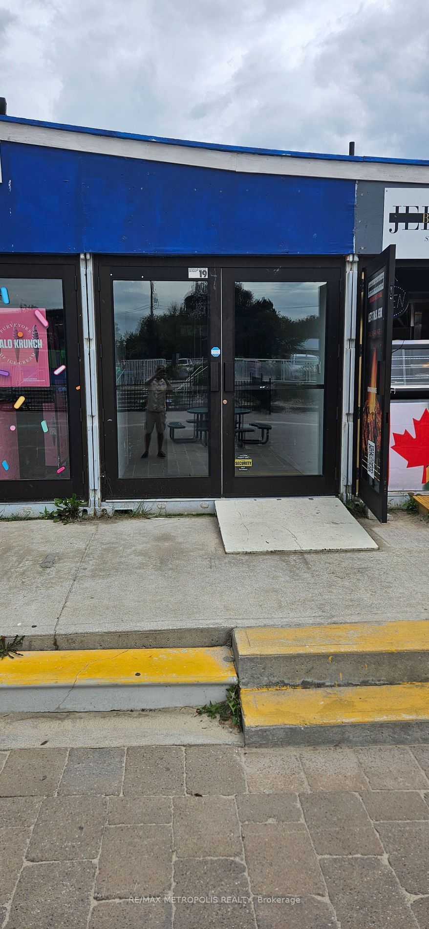 Building at 10 Main Street, Wasaga Beach, Wasaga Beach