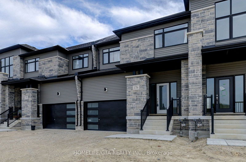 home for lease on 176 Union Boulevard
