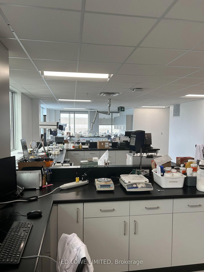 #200 - 222 Mapleview Dr W, Barrie, L4N 9E7 | Image 3