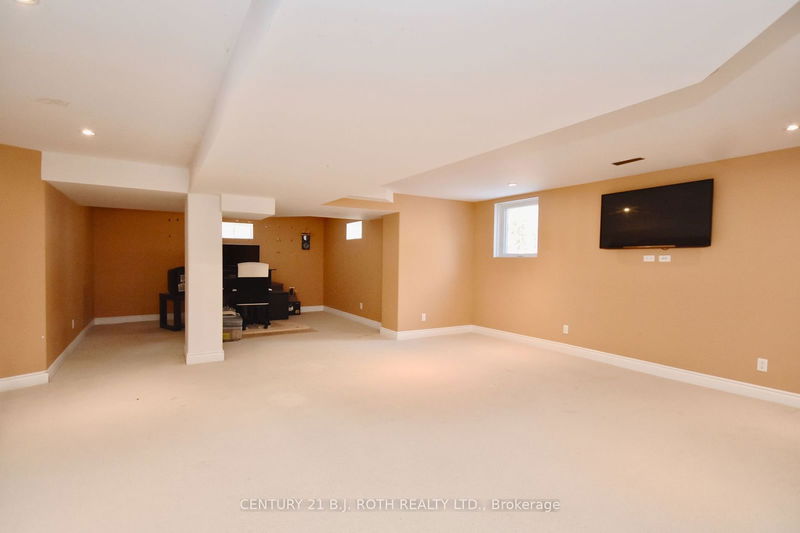 41 Camelot Sq  Barrie, L4M 0C3 | Image 28