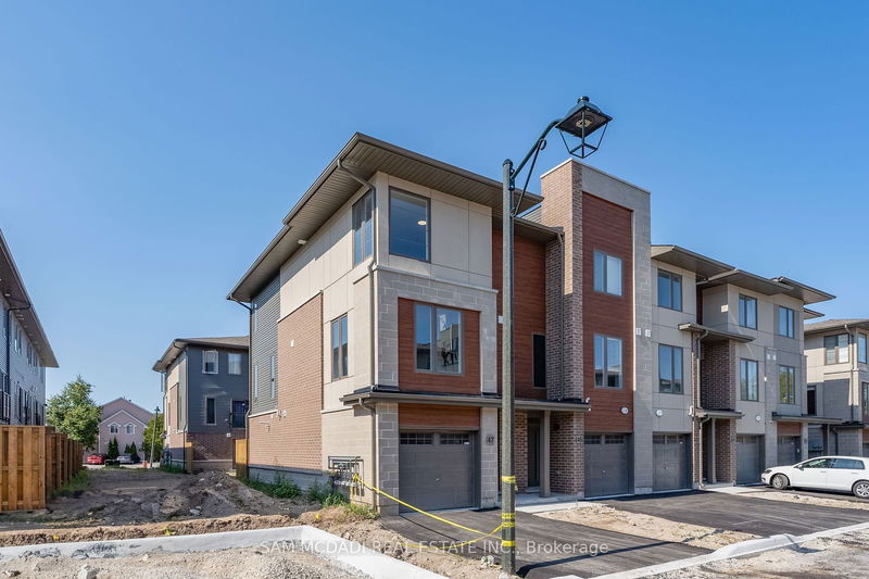 47 Winters Cres  Collingwood, L9Y 5H8 | Image 2