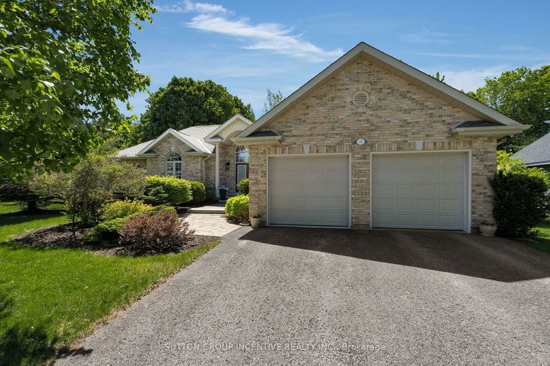 15 Alpine Way  Oro-Medonte, L0L 2L0 | Image 1