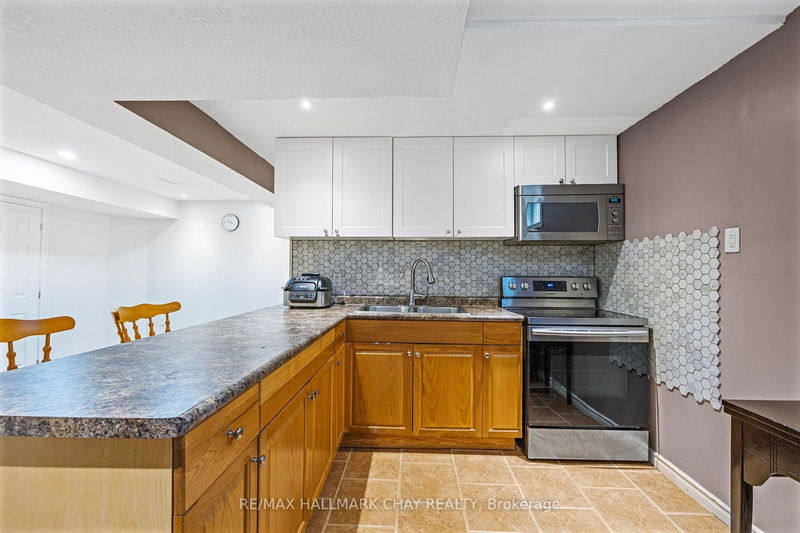 66 Penvill Tr  Barrie, L4N 5C5 | Image 25