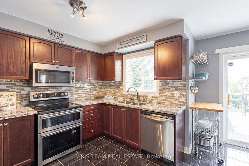 21 Duval Dr  Barrie, L4M 6V2 | Image 5