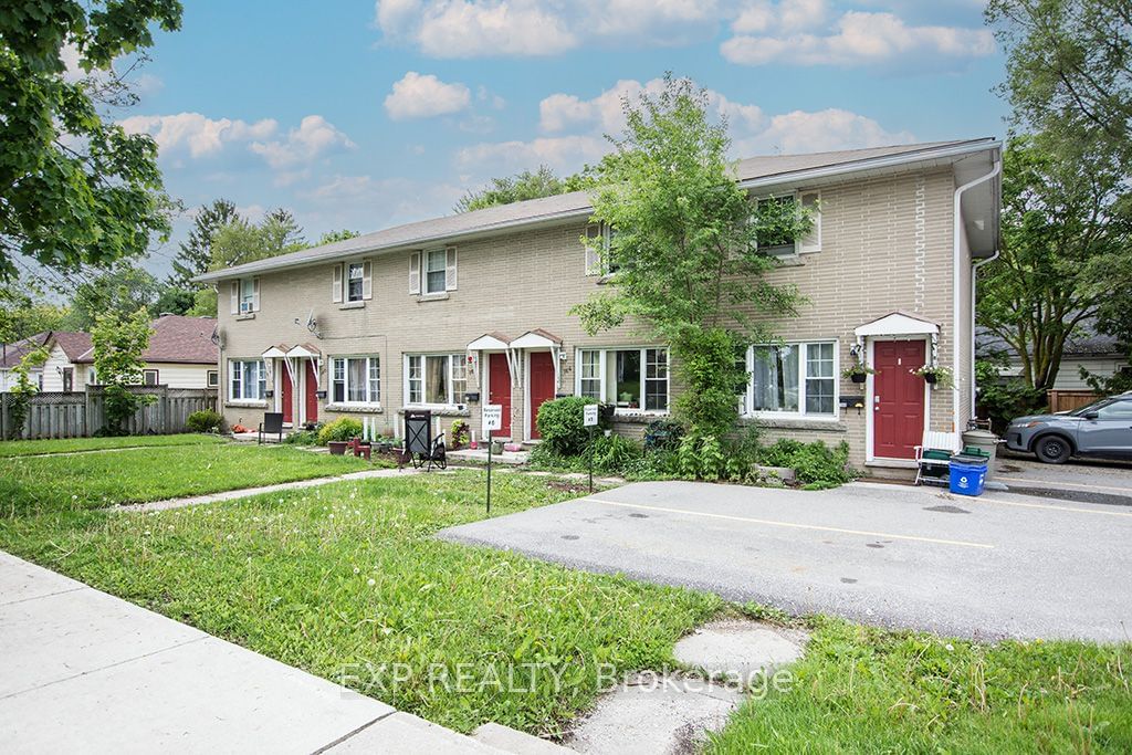 Semi-Detached House sold at 158 Penetang Street, Barrie, Codrington, L4M 1V8 - MLS: S9296865