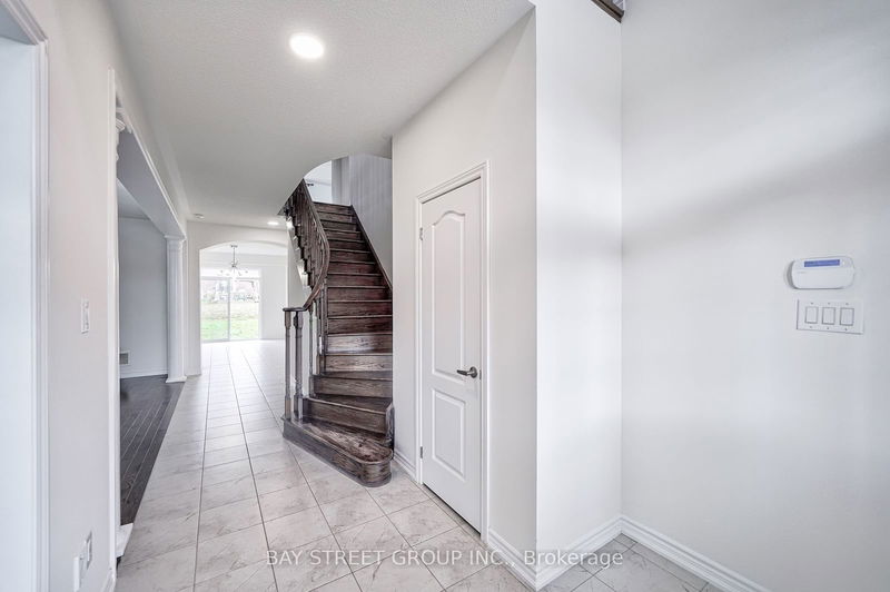 10 Rugman Cres  Springwater, L9X 1Z8 | Image 3