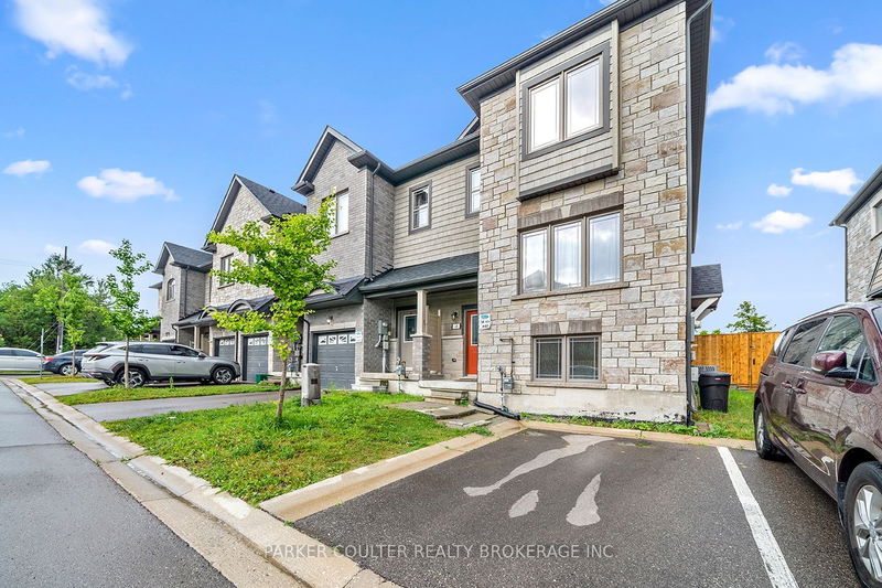 48 Cygnus Cres  Barrie, L4M 0K6 | Image 2