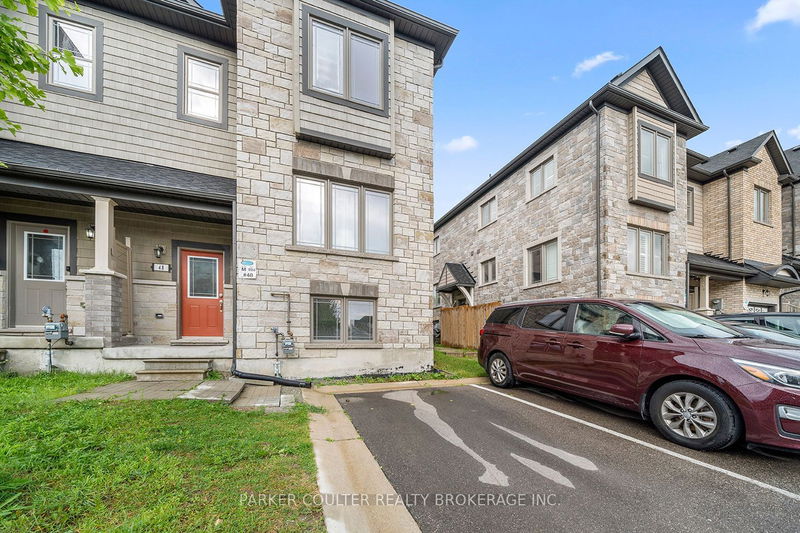 48 Cygnus Cres  Barrie, L4M 0K6 | Image 3