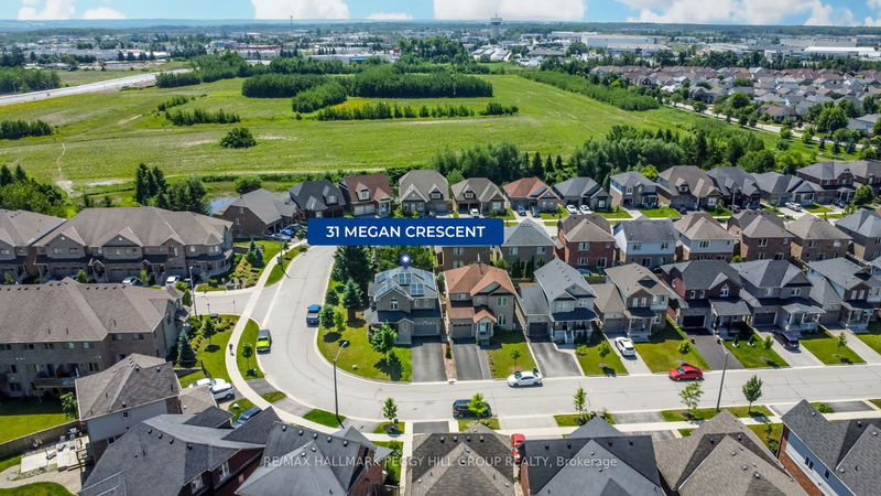 31 Megan Cres  Barrie, L4N 6E2 | Image 2