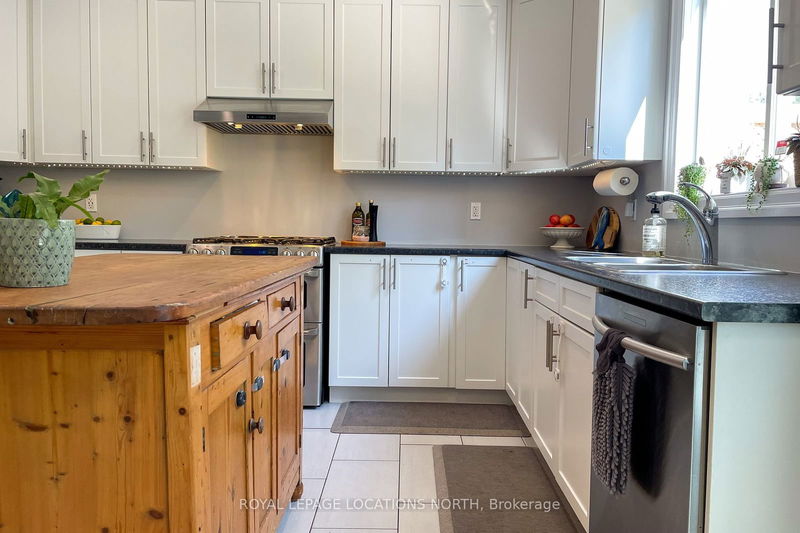 29 Garbutt Cres  Collingwood, L9Y 0H6 | Image 5