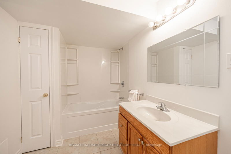 15 Seline Cres  Barrie, L4N 0Y6 | Image 12