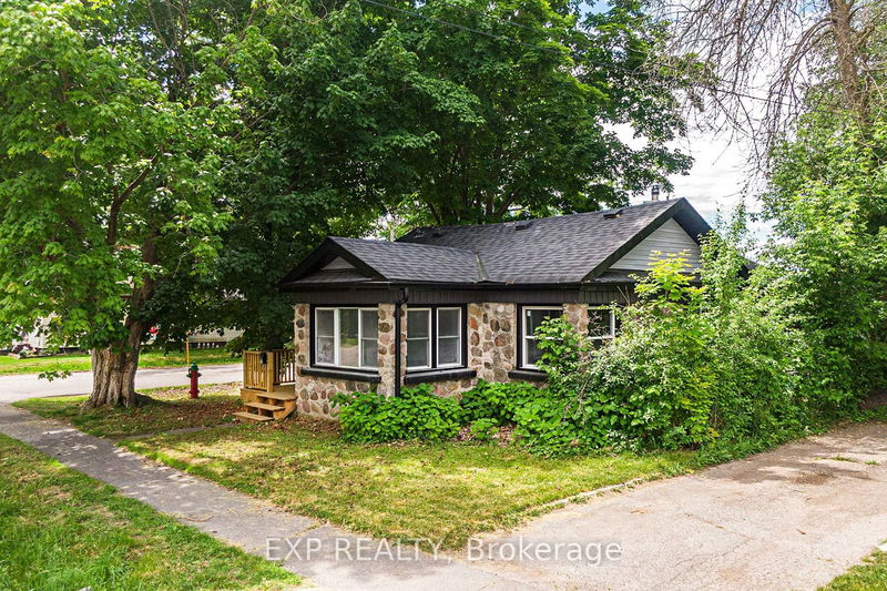 245 Front St S Orillia, L3V 4T1 | Image 1