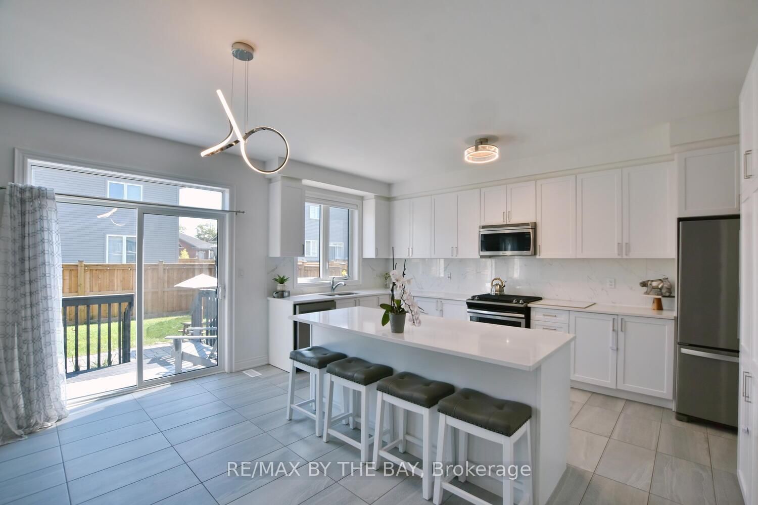 Listing Image 8