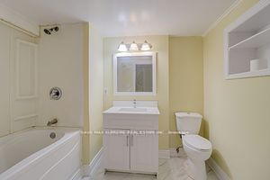 10 CURTISS Crt  Barrie, L4M 2M7 | Image 31