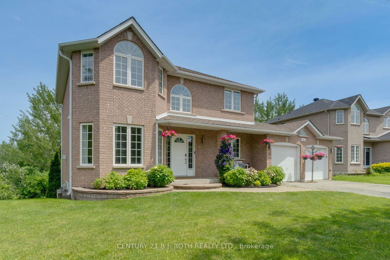 30 Capilano Crt  Barrie, L4M 7E6 | Image 2