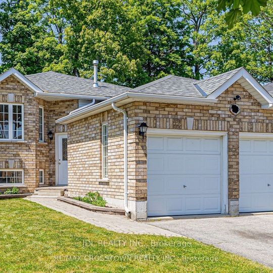 home for lease on 46 Monique Crescent