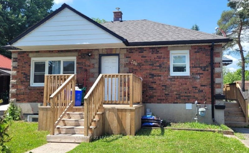 home for lease on 206 Innisfil Street