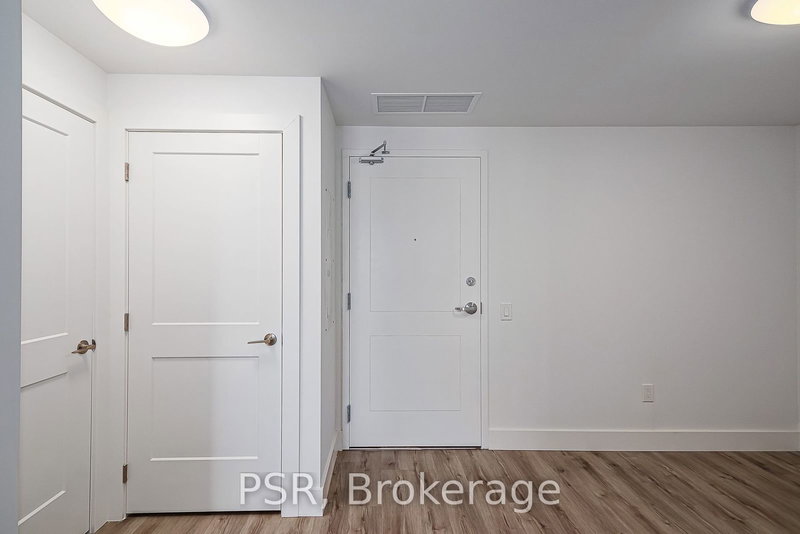 202 - 4 Kimberly Lane, Collingwood, L9Y 5K8 | Image 3