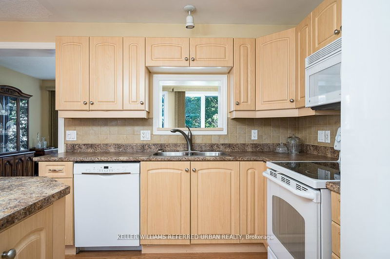 30 Illinois Cres  Wasaga Beach, L9Z 3A8 | Image 11