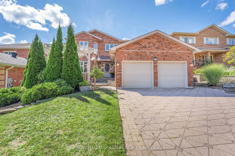 22 Thackeray Cres, Barrie, Ontario (MLS S9345338)