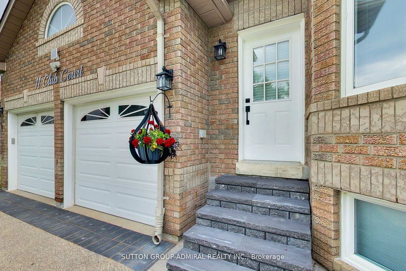 11 Club Crt, Wasaga Beach, L9Z 1J8 | Image 3