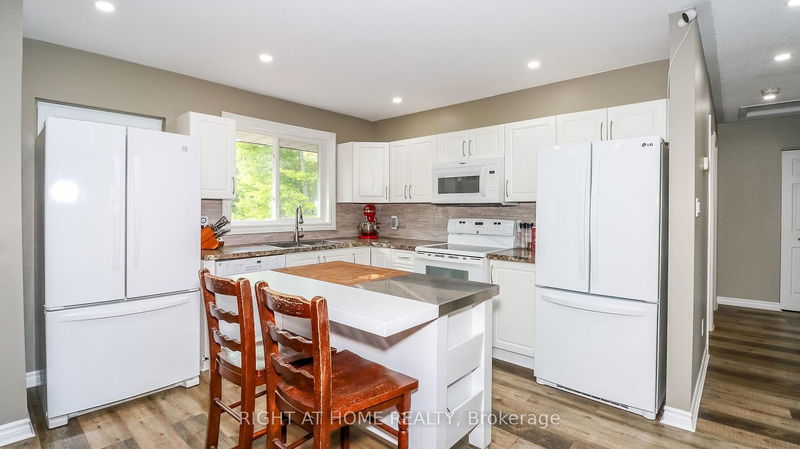 12 Riverdale Dr  Wasaga Beach, L9Z 1E9 | Image 9