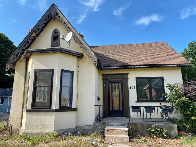 home for lease on 1-202 Dunlop Street W