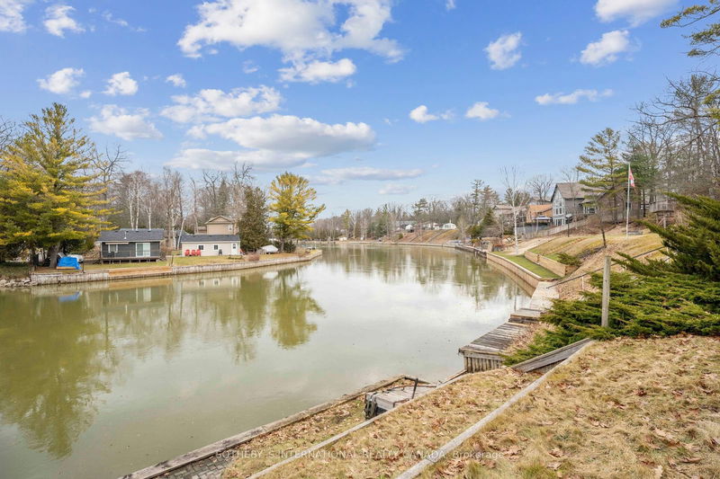 400 Oxbow Park Dr  Wasaga Beach, L9Z 2T9 | Image 18