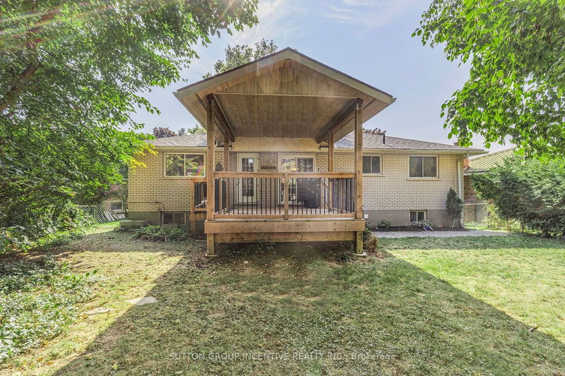 12 Roslyn Rd  Barrie, L4M 2X6 | Image 5