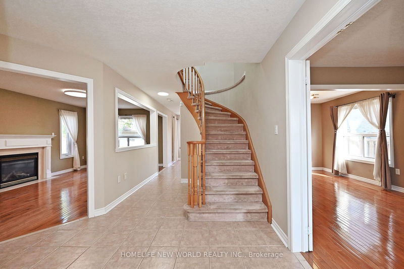 22 Carley Cres  Barrie, L4N 0R8 | Image 4