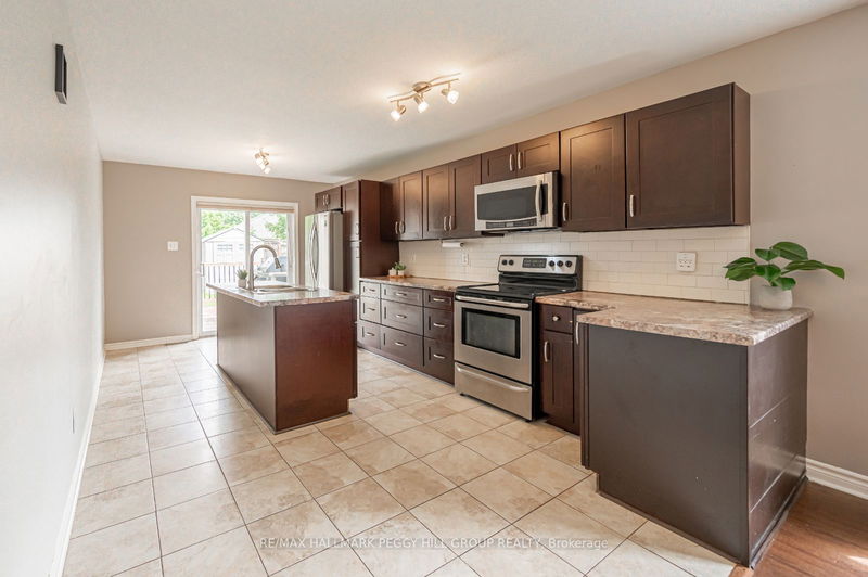 143 Monique Cres  Barrie, L4M 6Z3 | Image 3