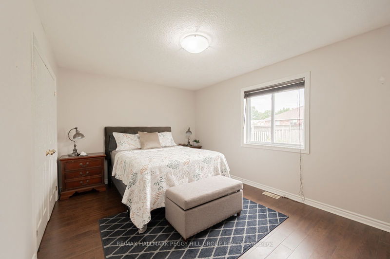 143 Monique Cres  Barrie, L4M 6Z3 | Image 9