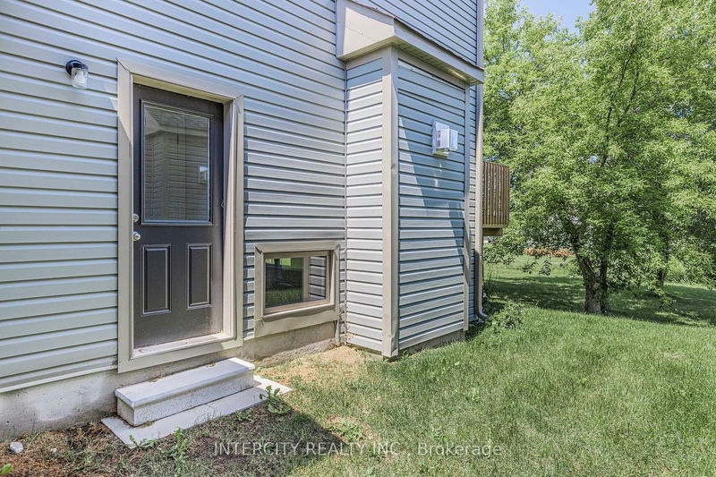 327 Quebec St  Clearview, L0M 1S0 | Image 40