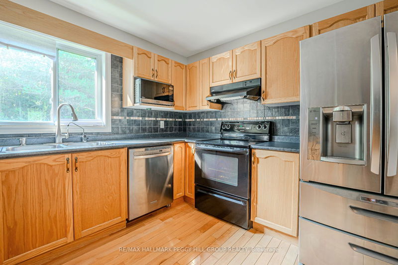 29 Melville Crt  Oro-Medonte, L0L 2E0 | Image 6