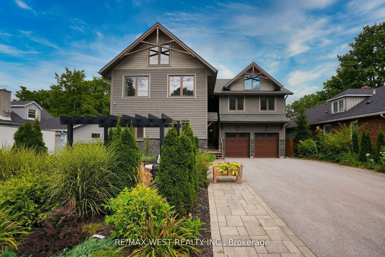 Building at 115 Clapperton Street, Barrie, Wellington