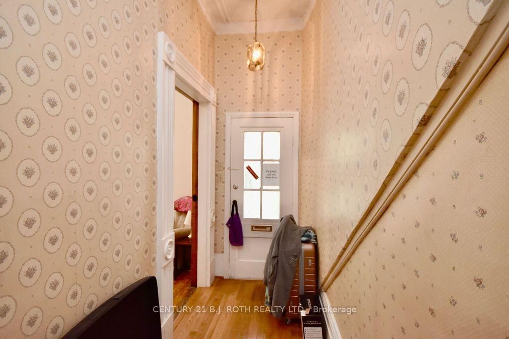 Listing Image 19