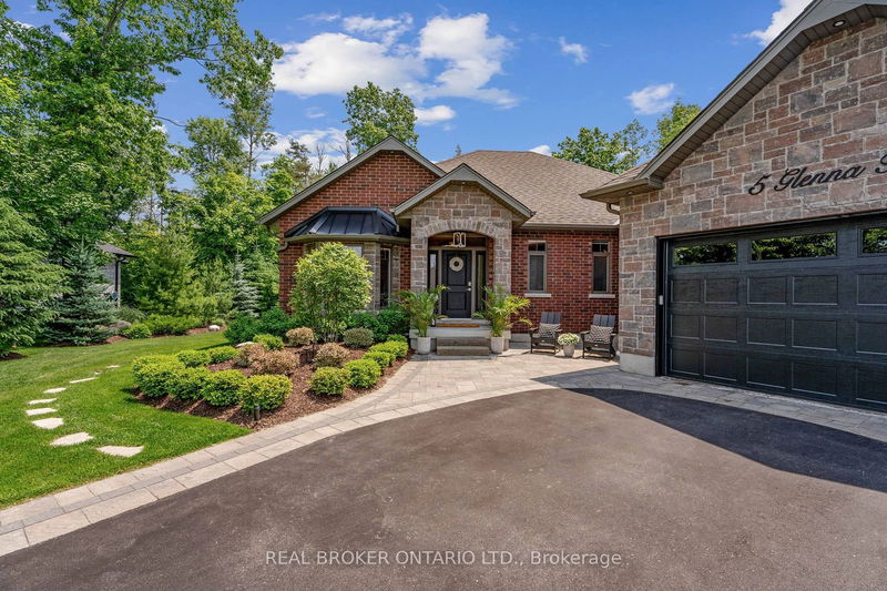 5 Glenna Tr  Springwater, L9X 2A3 | Image 2