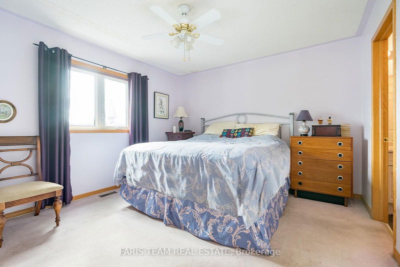 2 St James Pl  Wasaga Beach, L9Z 3A8 | Image 9