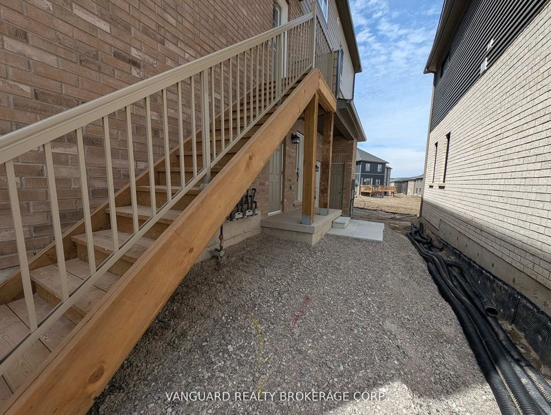 4 - 23 Hay Lane, Barrie, L9J 0C2 | Image 3