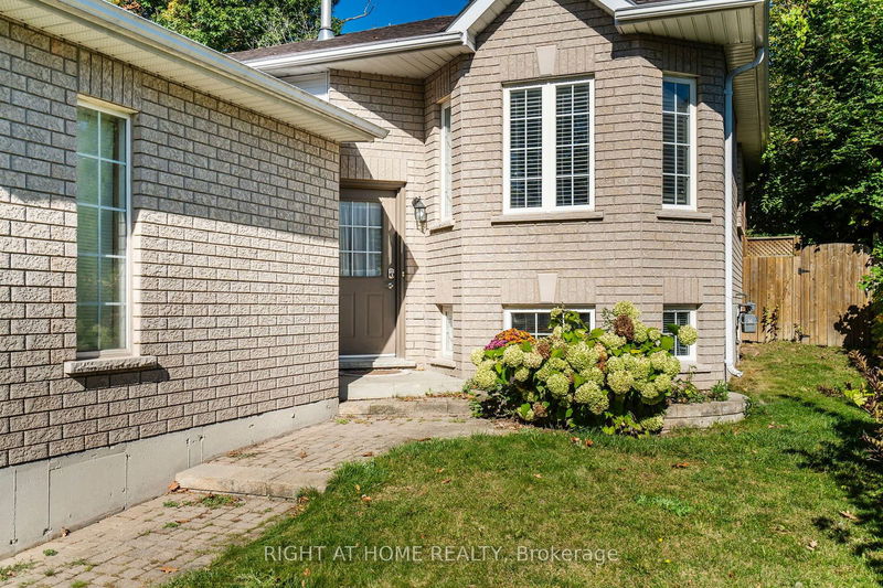 52 Monique Cres  Barrie, L4M 6Y4 | Image 2