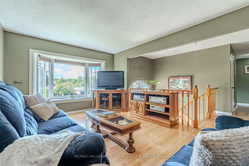 949 Roslyn Crt  Midland, L4R 5A1 | Image 8