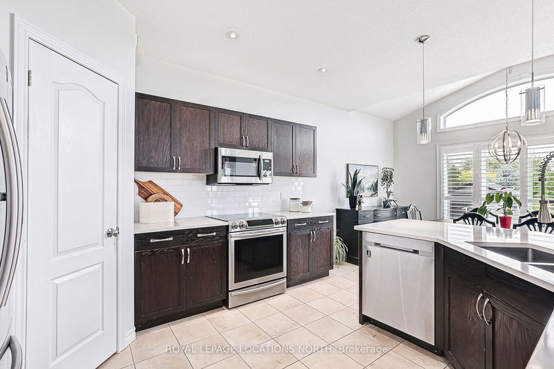 53 Chamberlain Cres  Collingwood, L9Y 0C9 | Image 10