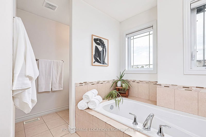 53 Chamberlain Cres  Collingwood, L9Y 0C9 | Image 17