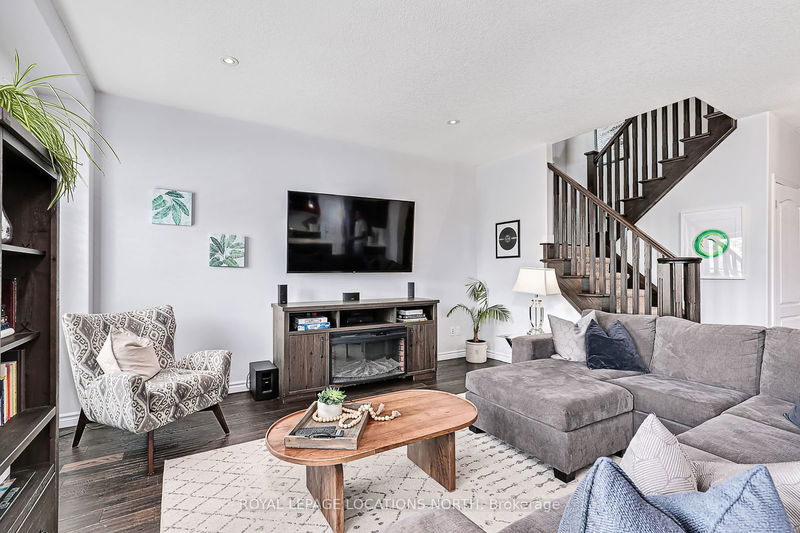 53 Chamberlain Cres  Collingwood, L9Y 0C9 | Image 7