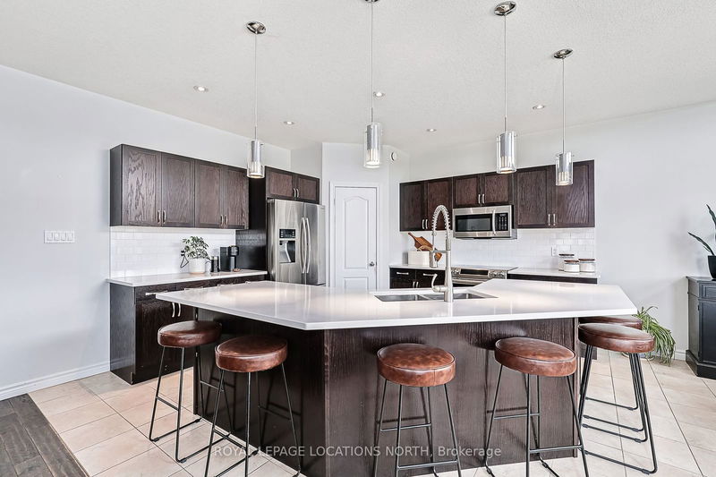 53 Chamberlain Cres  Collingwood, L9Y 0C9 | Image 9