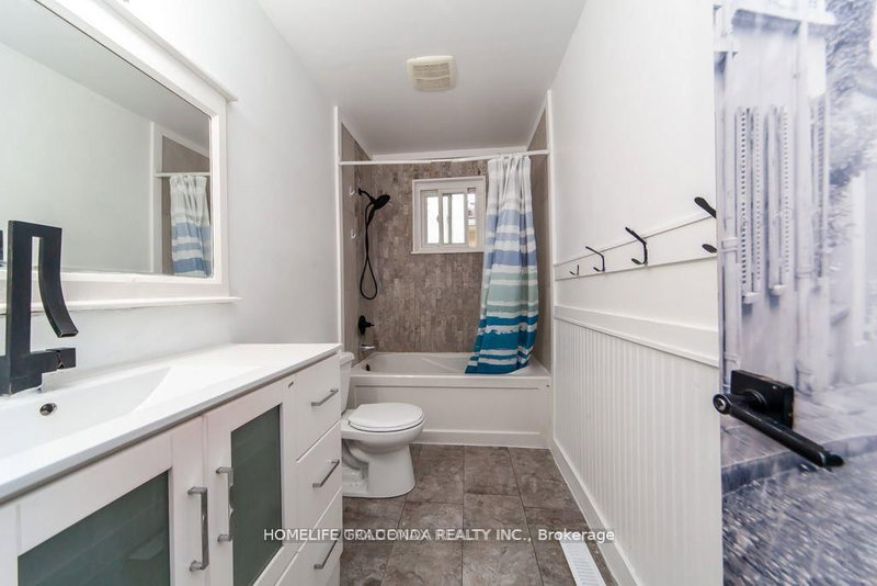 Main - 61 College Cres, Barrie, L4M 2W5 | Image 2