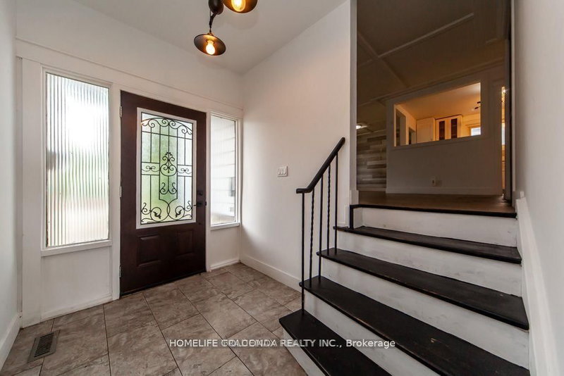 Main - 61 College Cres, Barrie, L4M 2W5 | Image 3